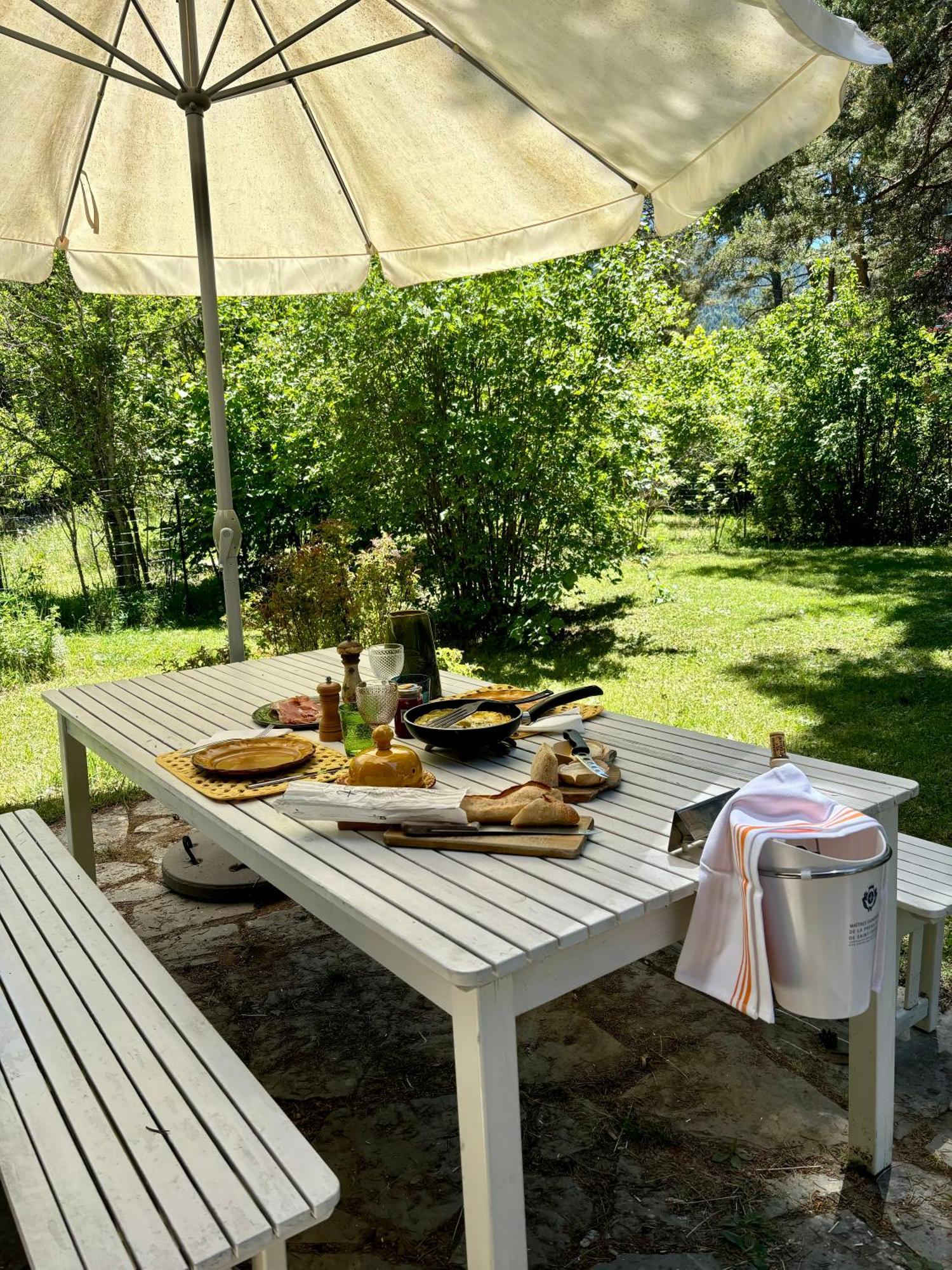 Large Riverside Chalet Near Gorges Du Verdon La Bastide  외부 사진